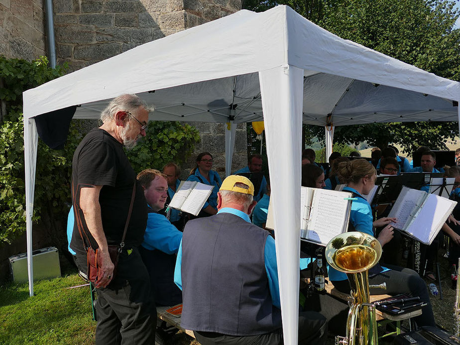 Nachfeier des Mährisch-Neustädter Wachsstockfestes an der Weingartenkapelle (Foto: Karl-Franz Thiede)